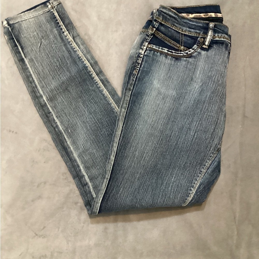 Suko Woman’s size 10 jeans medium light wash distressed skinny front fak…